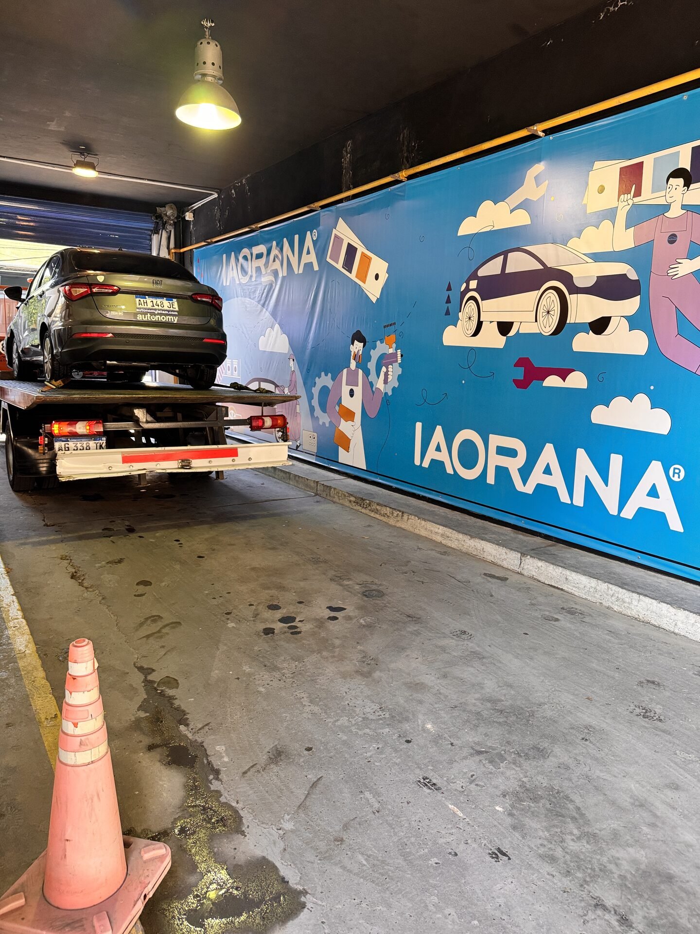 Ingreso de un vehículo al taller IAORANA en Zona Norte